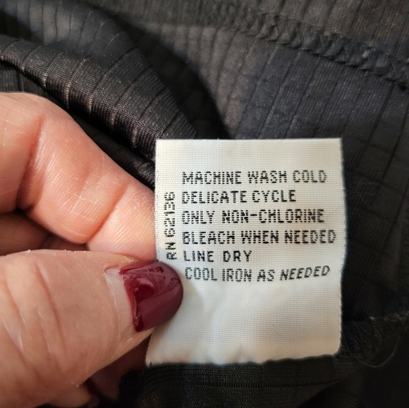 Guess Black Ribbed  V Neck Top Short Sleeve XL - Picture 4 of 14